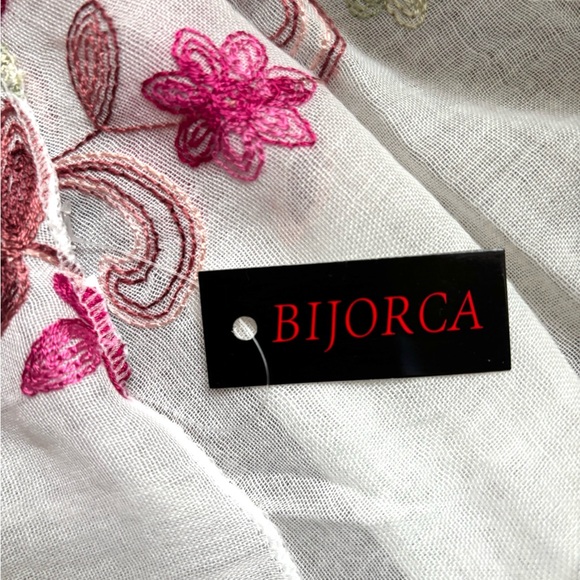 4 MATCHING SHAWLS - Picture 2 of 6